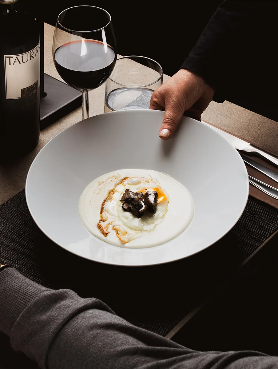 Advertising photograph by Elia Dalbenzio, frame 12